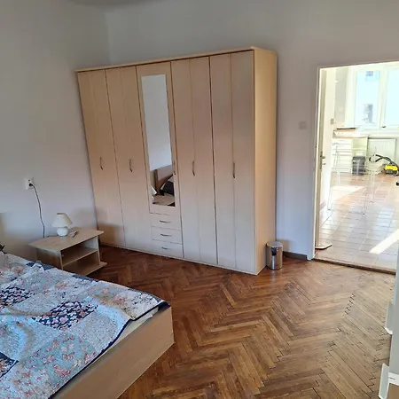 Apartmán Large Flat With Two Bedrooms In The Old Town *