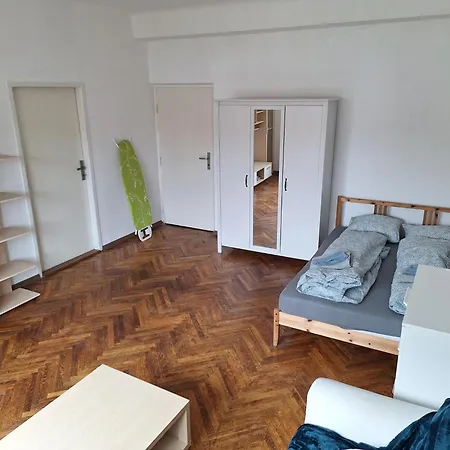 Apartmán Large Flat With Two Bedrooms In The Old Town Bratislava
