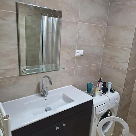 Large Flat With Two Bedrooms In The Old Town Apartmán