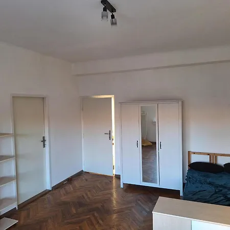 Large Flat With Two Bedrooms In The Old Town Apartmán *